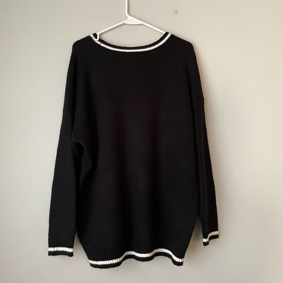 Torrid NWT Women’s Star Lips Black Pullover Sweater 1X - Picture 3 of 5